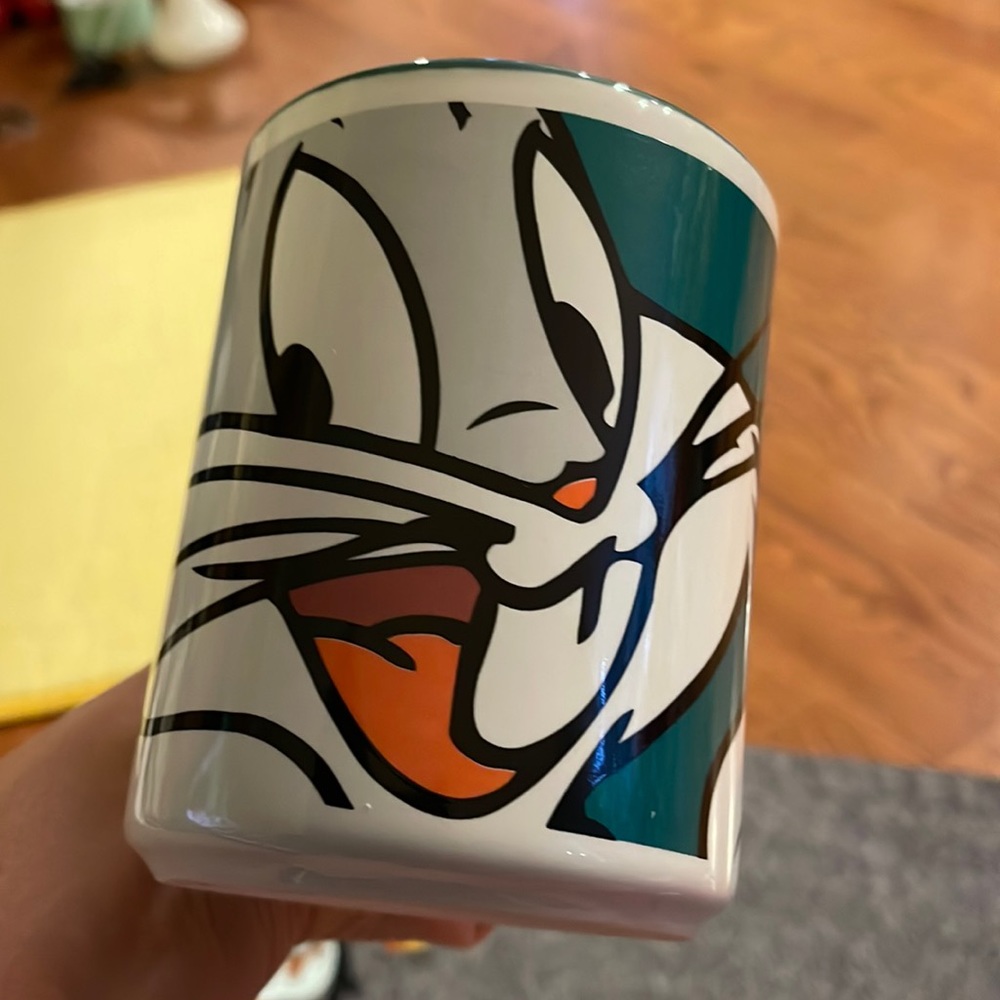 Vintage 2000 Warner Bros. Looney bugs bunny mug by Gibson 4” X3.5”